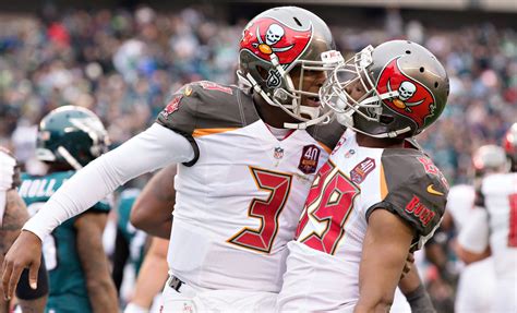 Eagles vs bucs - Jan 16, 2024 · The Tampa Bay Buccaneers racked up 426 yards of offense in their Wild Card round win over the Philadelphia Eagles on Monday night, including 307 net passing yards. Quarterback Baker Mayfield was ... 